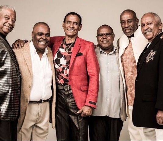 O grupo Fundo de Quintal Faz Show em Goiânia O grupo Fundo de Quintal Faz Show em Goiânia