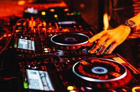 Bloco eletrônico para Carnaval de Goiânia Bloco eletrônico para Carnaval de Goiânia