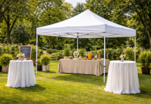 Tenda portátil: praticidade e versatilidade para pequenos eventos Tenda portátil montada em pequeno evento ao ar livre