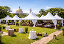 Aluguel de tendas em Trindade GO para eventos e festas Tendas montadas em evento ao ar livre em Trindade GO