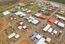 Bahia Farm Show 2026: Guia Completo do Evento Visitantes e expositores na Bahia Farm Show 2026 com máquinas agrícolas, tecnologia e ambiente de feira do agronegócio