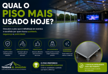 Qual o Piso Mais Usado Hoje para Eventos e Coberturas Comerciais? Piso estruturado modular utilizado em eventos de grande porte com acabamento profissional