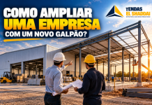 Como Ampliar uma Empresa com um Novo Galpão? Profissionais analisando projeto de ampliação de empresa com novo galpão de estrutura metálica